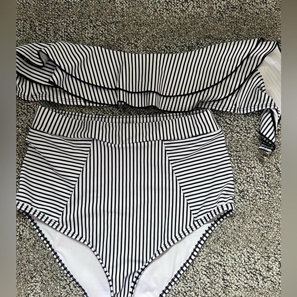 Like new Bandeau bikini - one strap included to make it a halter